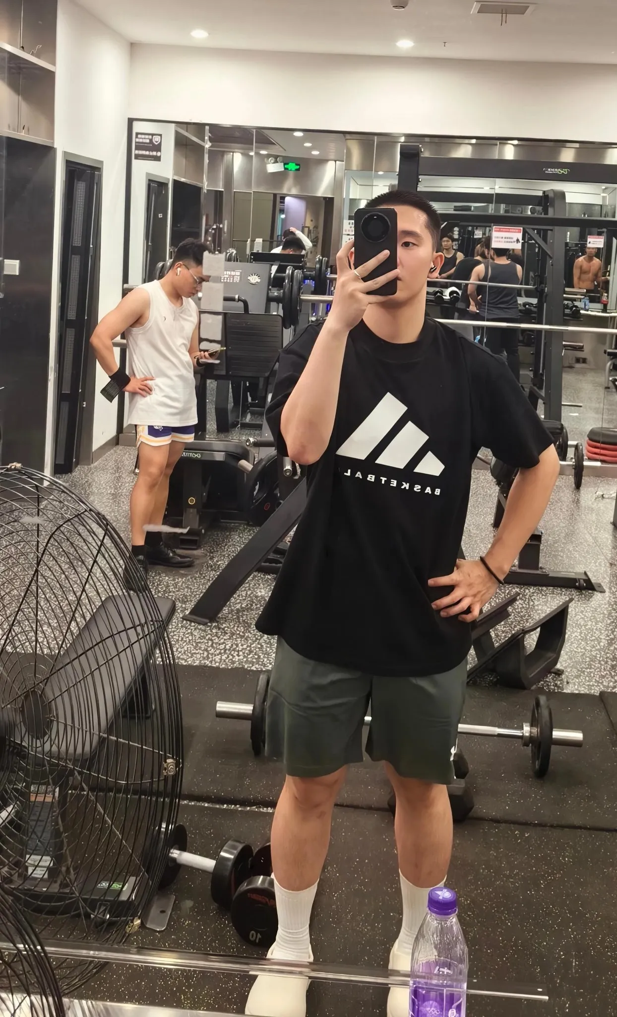 ：KK 10 Originals × T Same Style ： 1.320g ，100% ， ， ， 。 2. ， ， ， ， ！ 3. ， ， ， 。 4. ， Breathable ， Quality 。 ： ， 。 “Daily Log : Relarda” ，“goodday Hows your weather?” ， 。 ， ， 。 ：Black、White Size ：S-XL